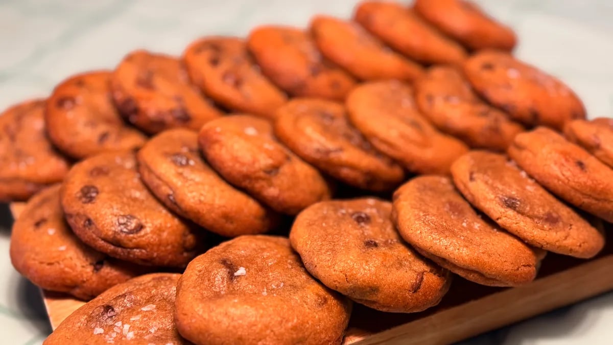 Nybakade chocolate chip cookies