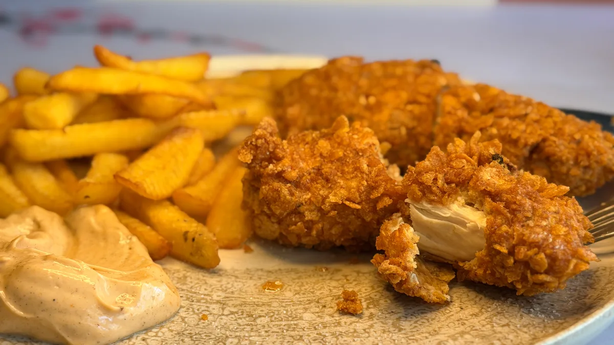 Friterad kyckling med krispig cornflakespanering
